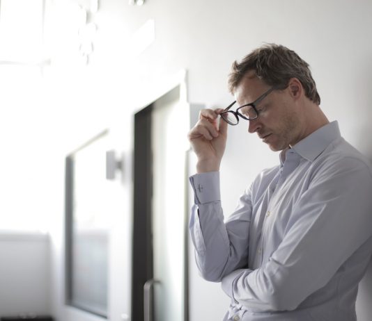 Wat kun je doen tegen stress en angst? stress bij een man